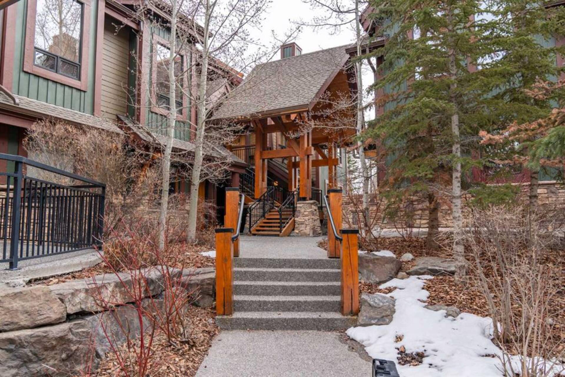 215, 107 Armstrong Place Canmore