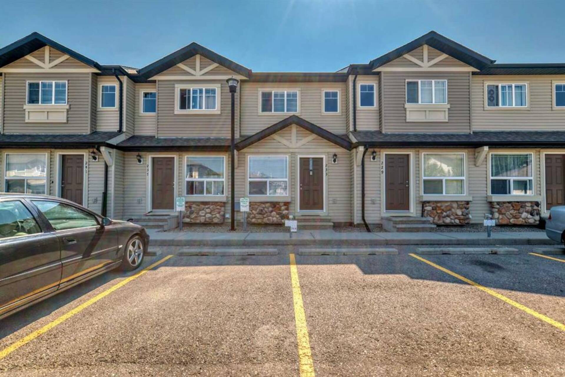 233 Saddlebrook Point NE Calgary