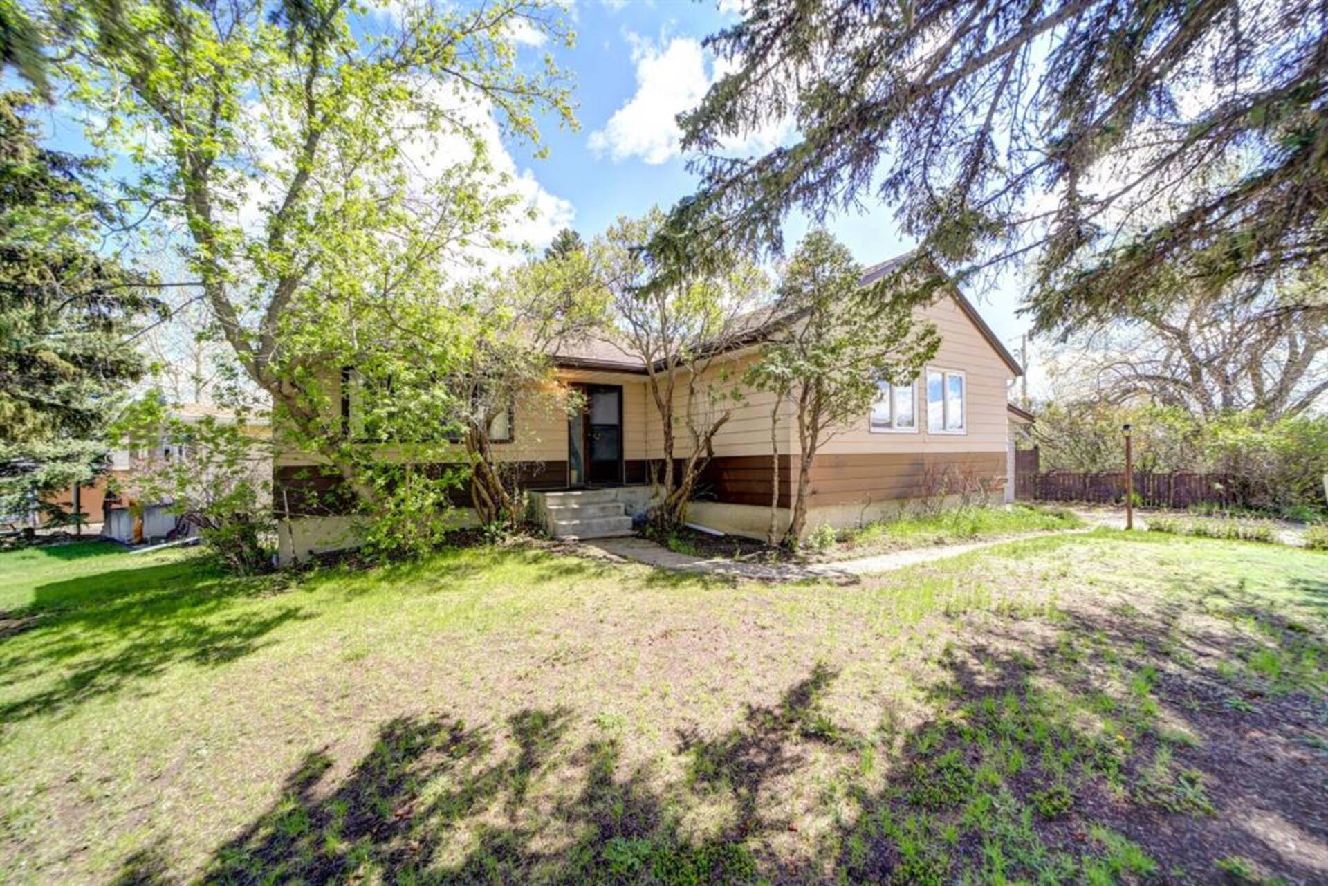 4622 4 Street Claresholm