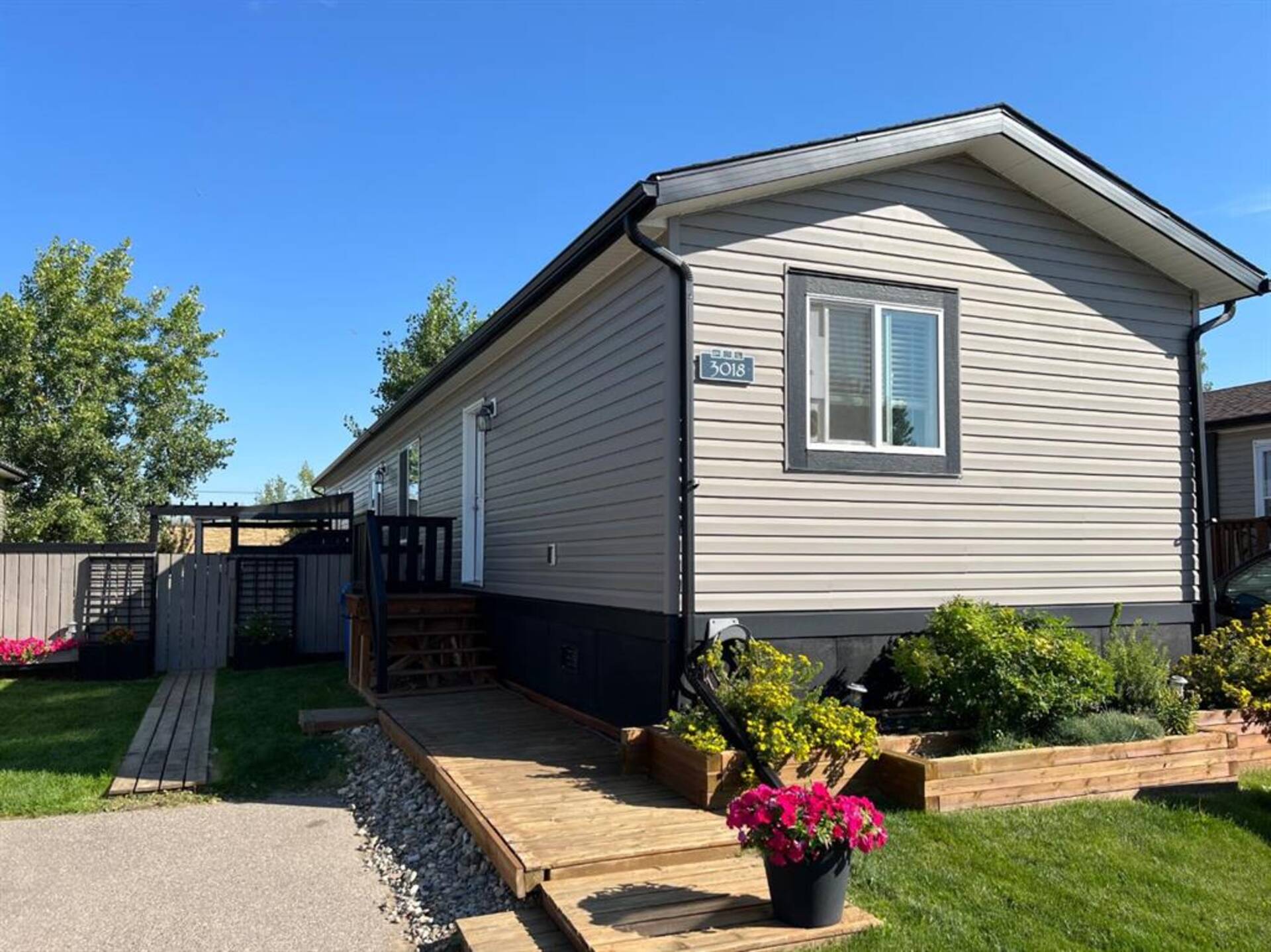 3018 Applewood Road Coaldale