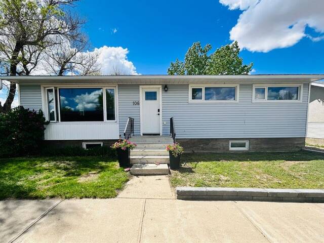 106 1 Street W Acadia Valley