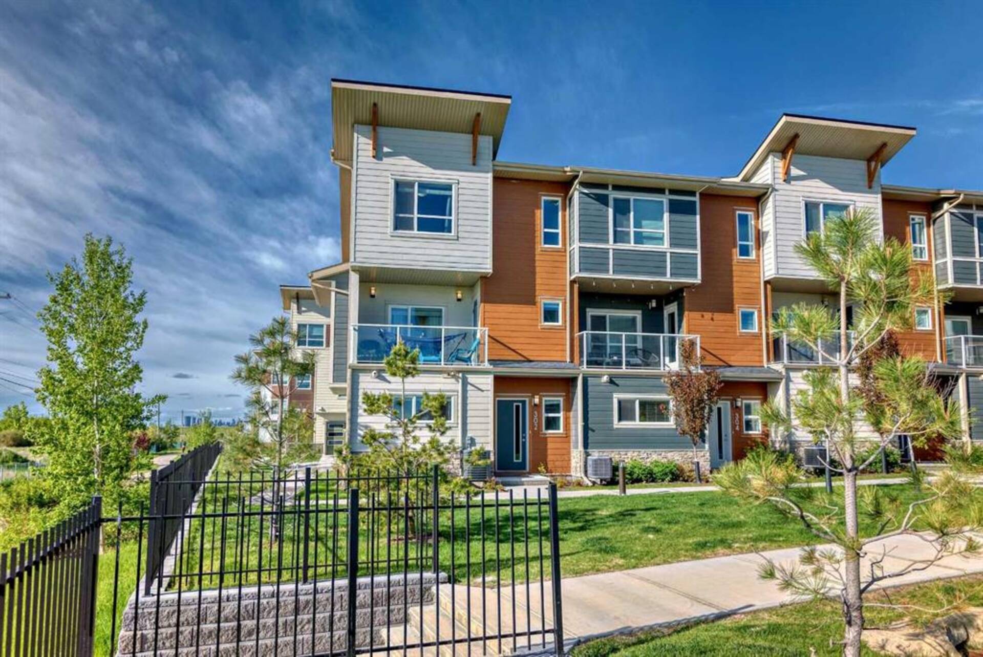 302 Harvest Grove Walk NE Calgary