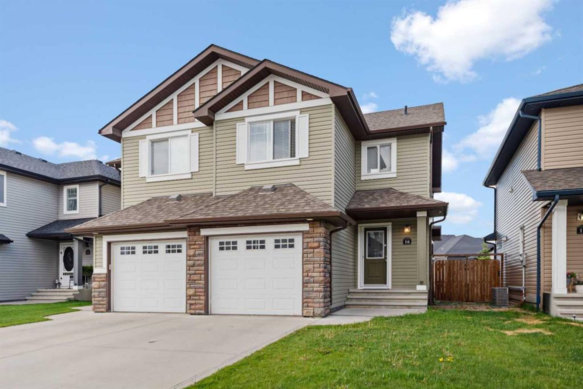 16 VAN SLYKE Way Red Deer