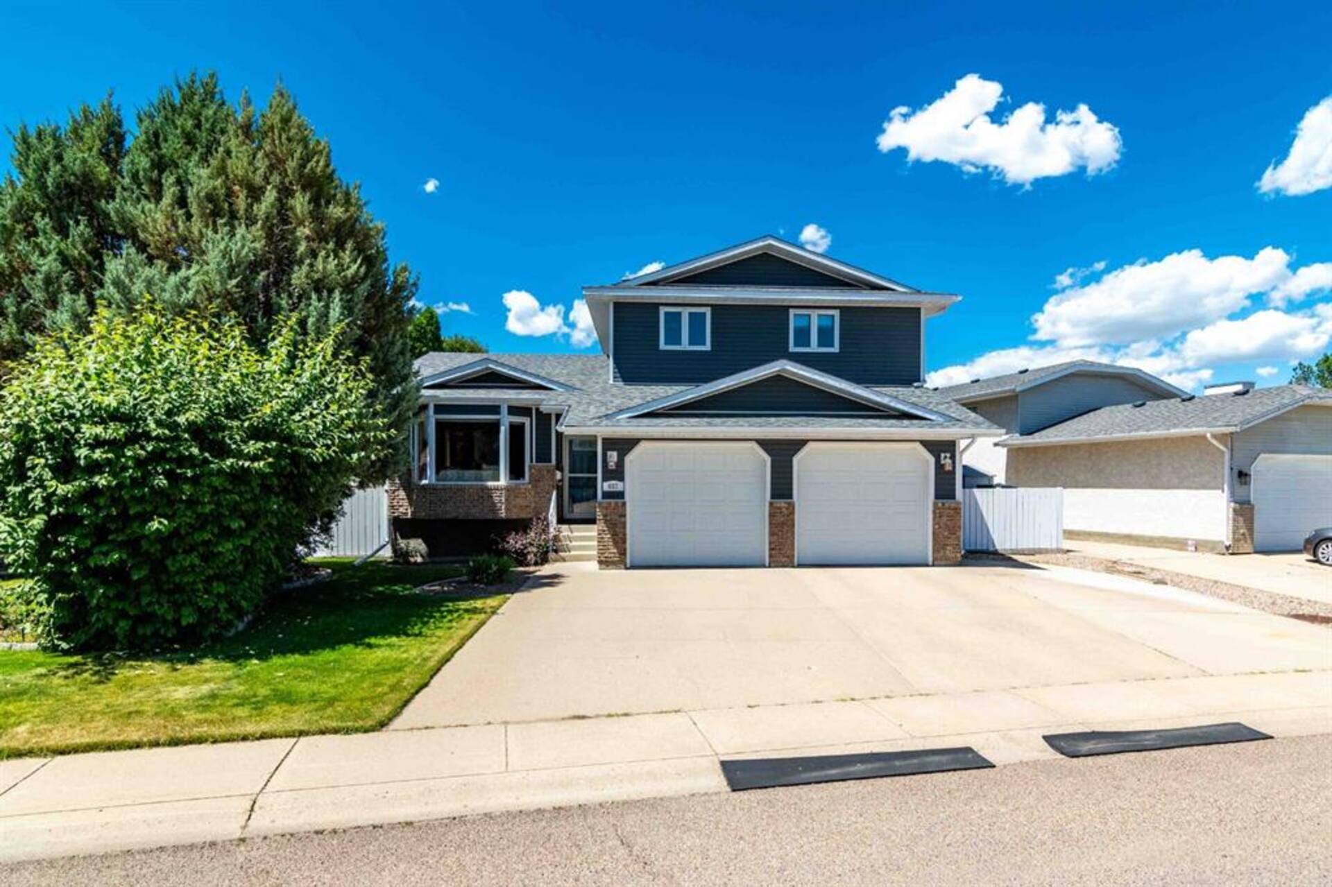 687 Ross Glen Drive SE Medicine Hat