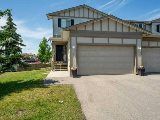 201, 720 Willowbrook Road NW Airdrie