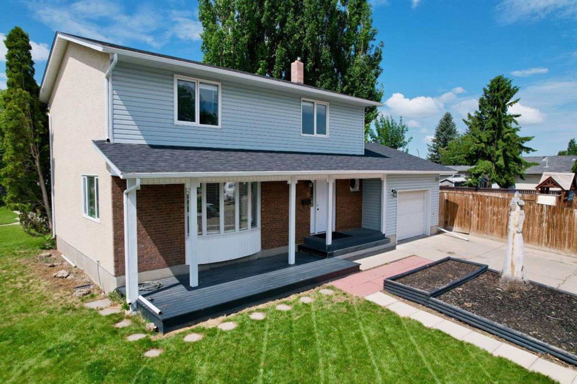 6 Larkspur Road N Lethbridge