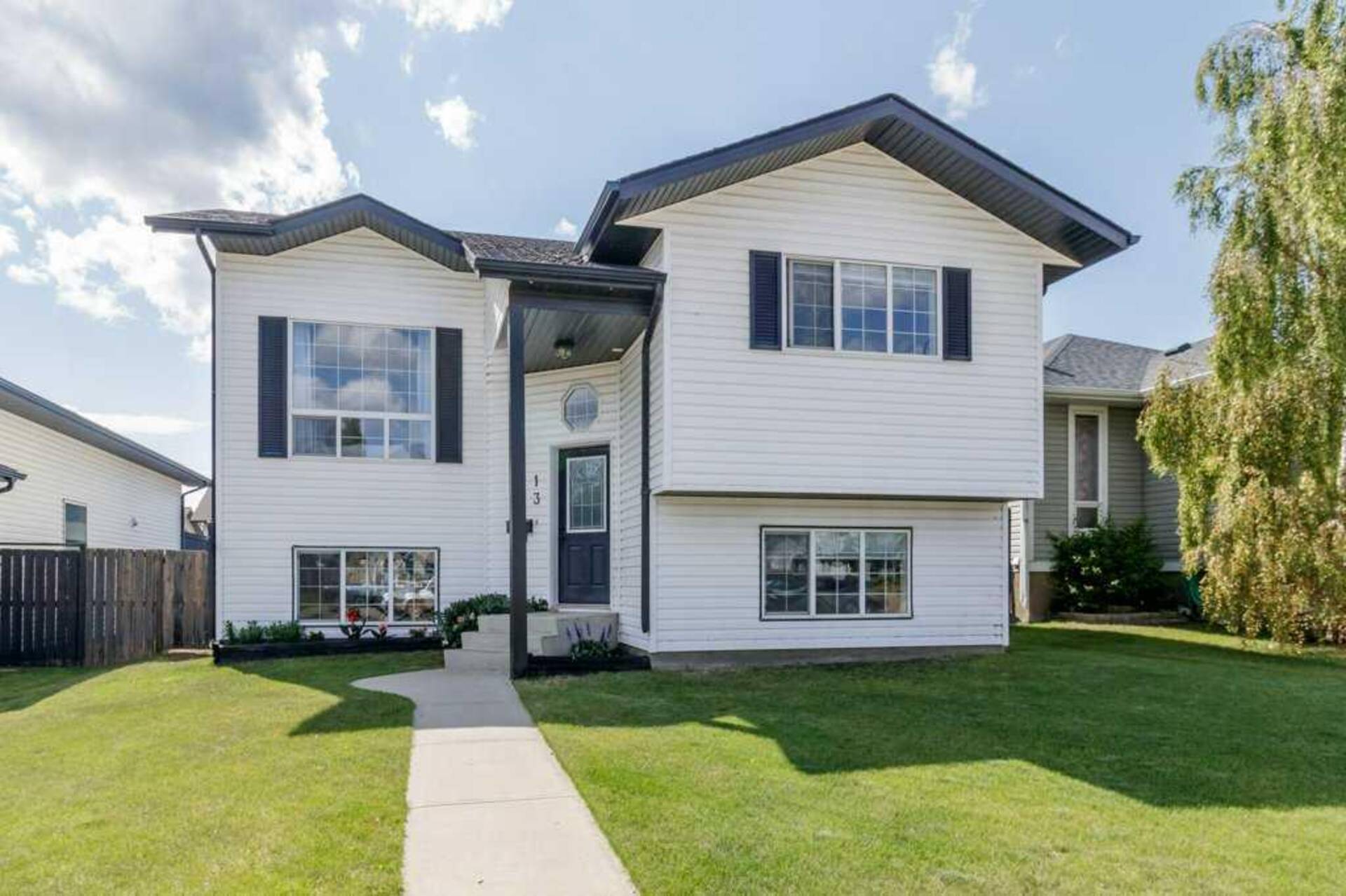 13 Pine Crescent Blackfalds