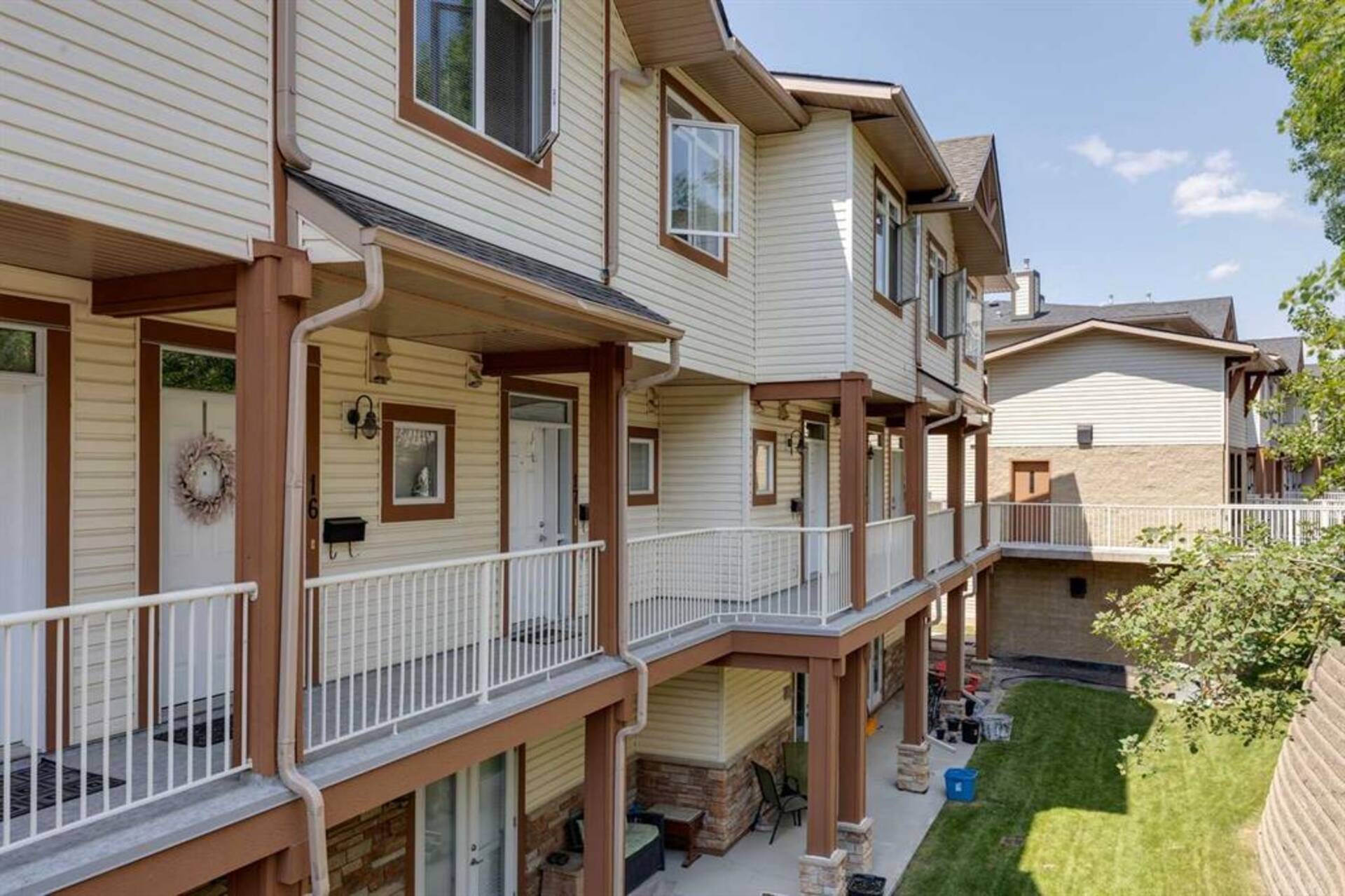 17, 133 Rockyledge View NW Calgary