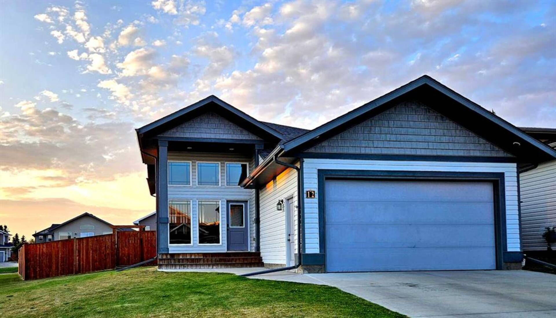 12 BOWMAN Circle Sylvan Lake