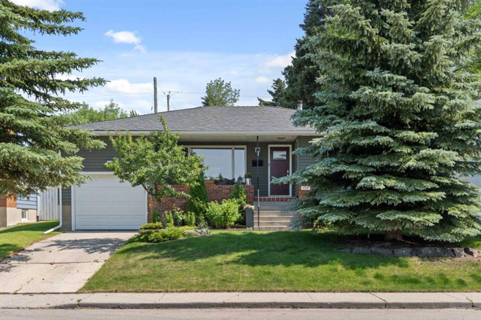 216 Cardiff Drive NW Calgary