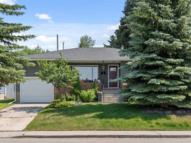 216 Cardiff Drive NW Calgary