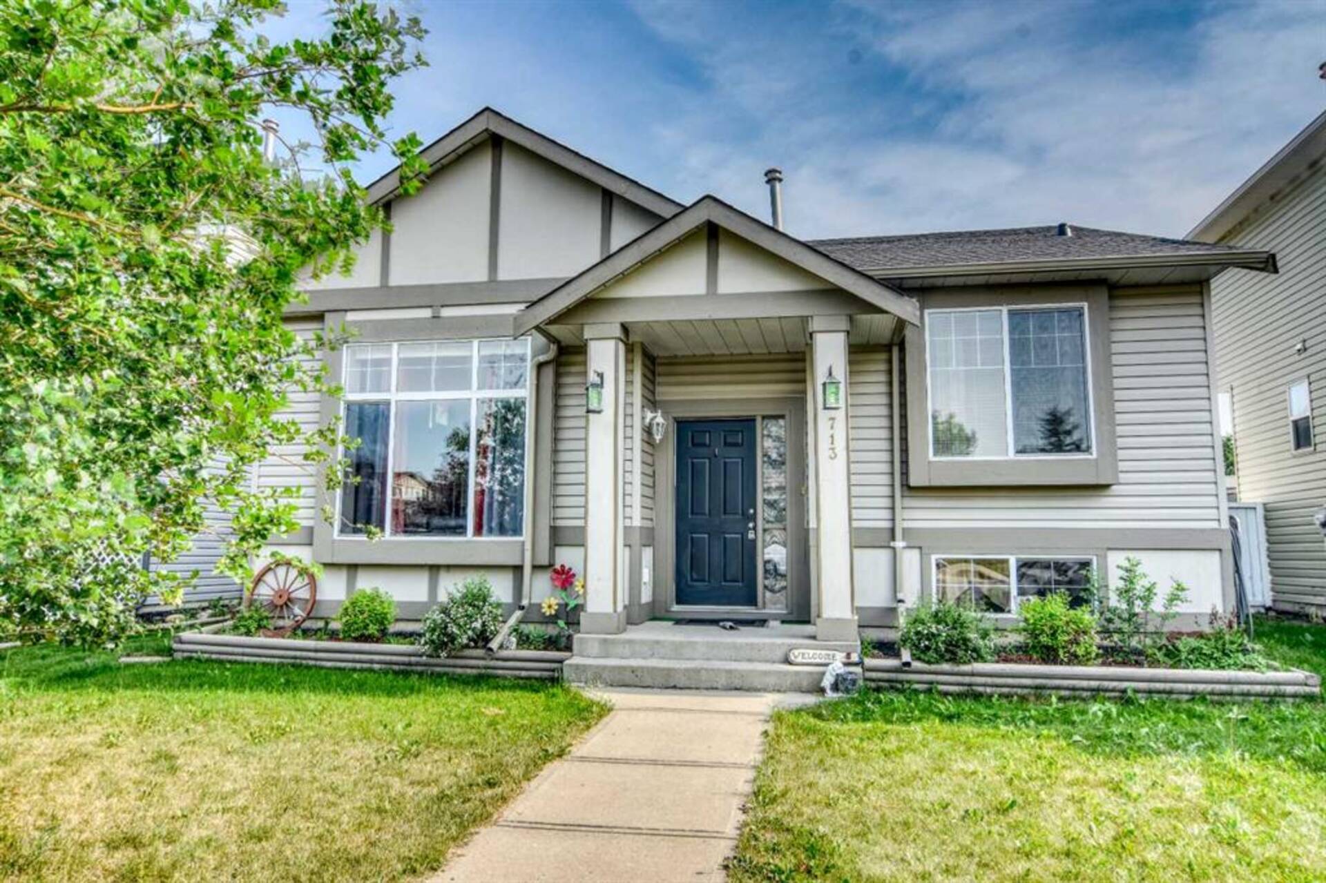 713 Willowbrook Road NW Airdrie