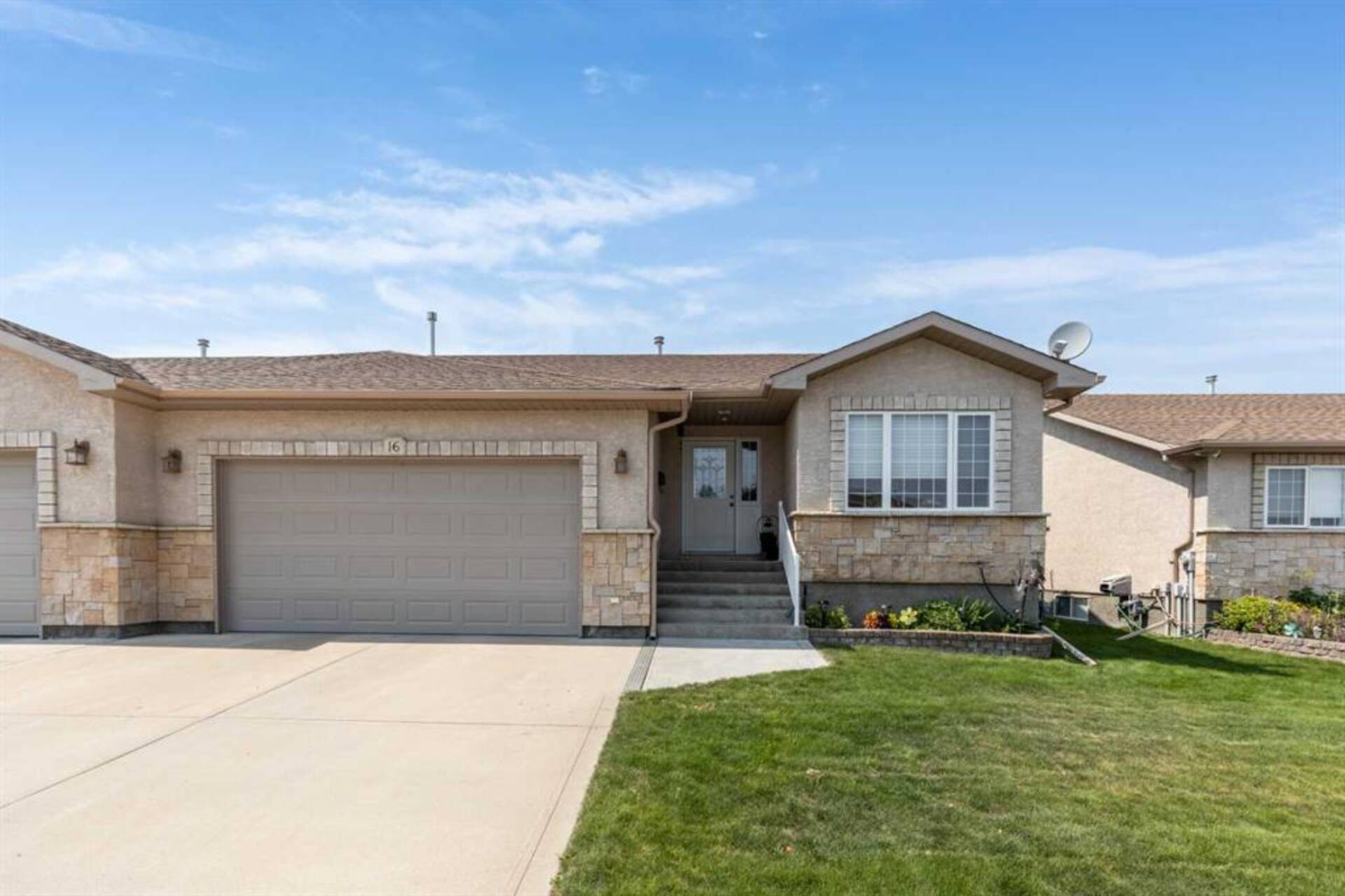 16 Sandstone Place SE Medicine Hat