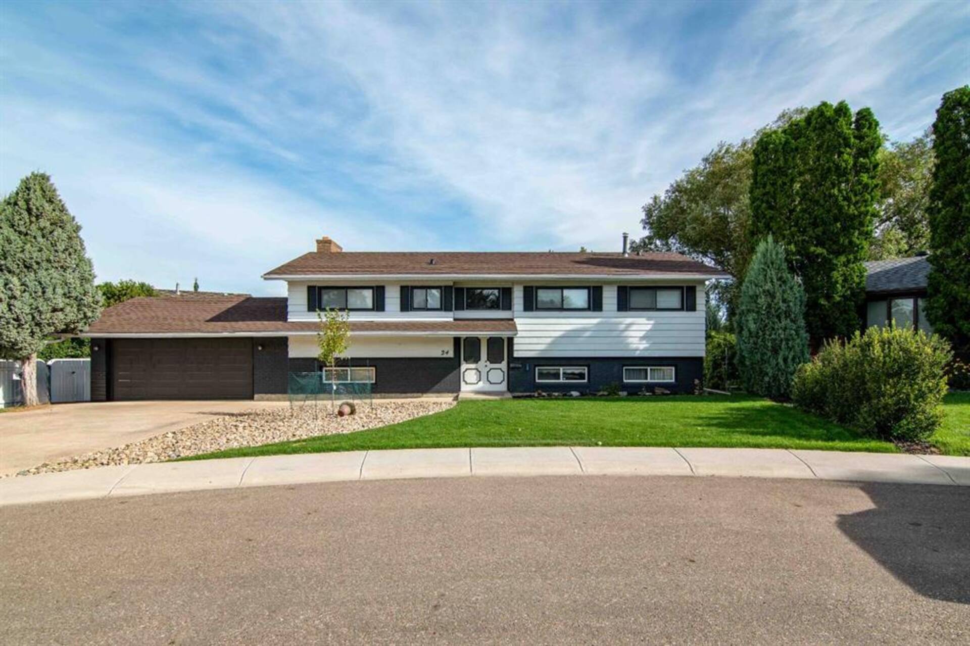 24 Larkspur Court SE Medicine Hat