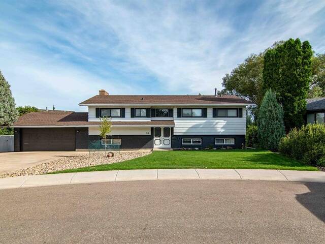 24 Larkspur Court SE Medicine Hat