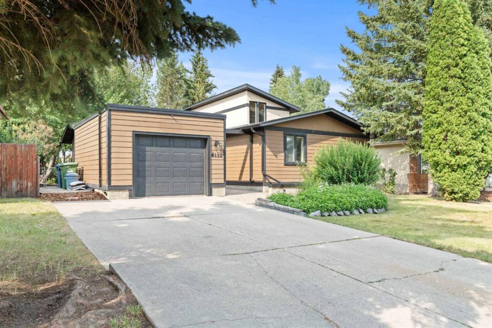 112 Oakcliffe Place SW Calgary