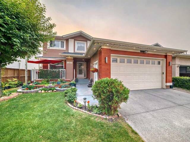 2538 Catalina Boulevard NE Calgary