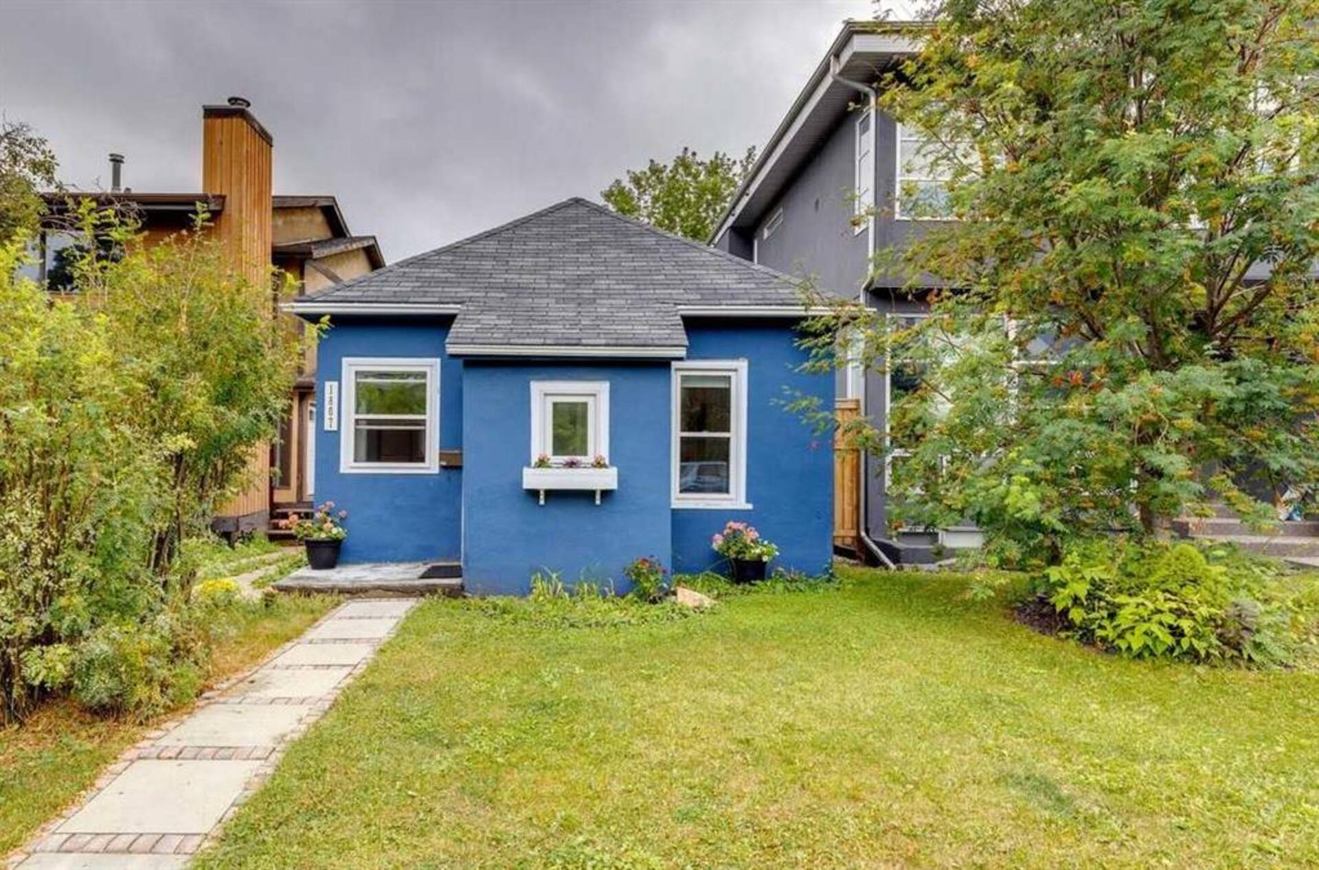 1807 30 Avenue SW Calgary