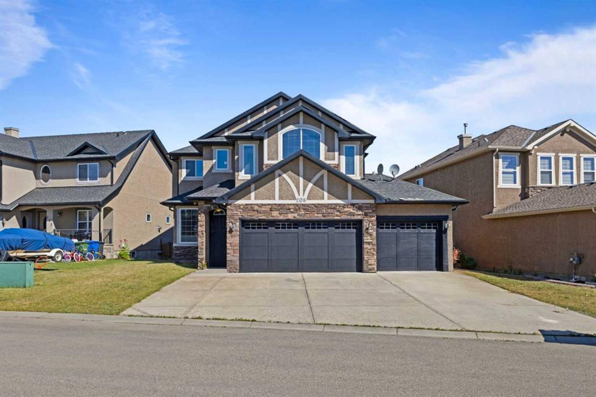 208 East Lakeview Place Chestermere