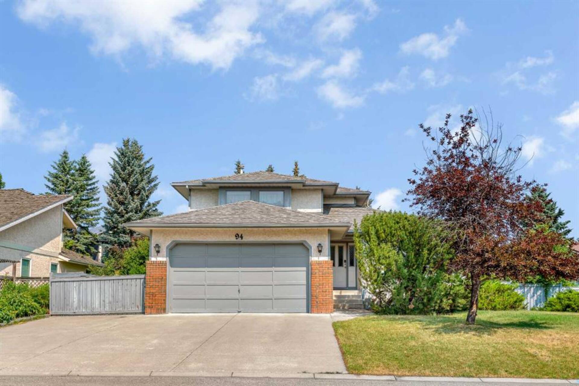 94 Woodridge Close SW Calgary