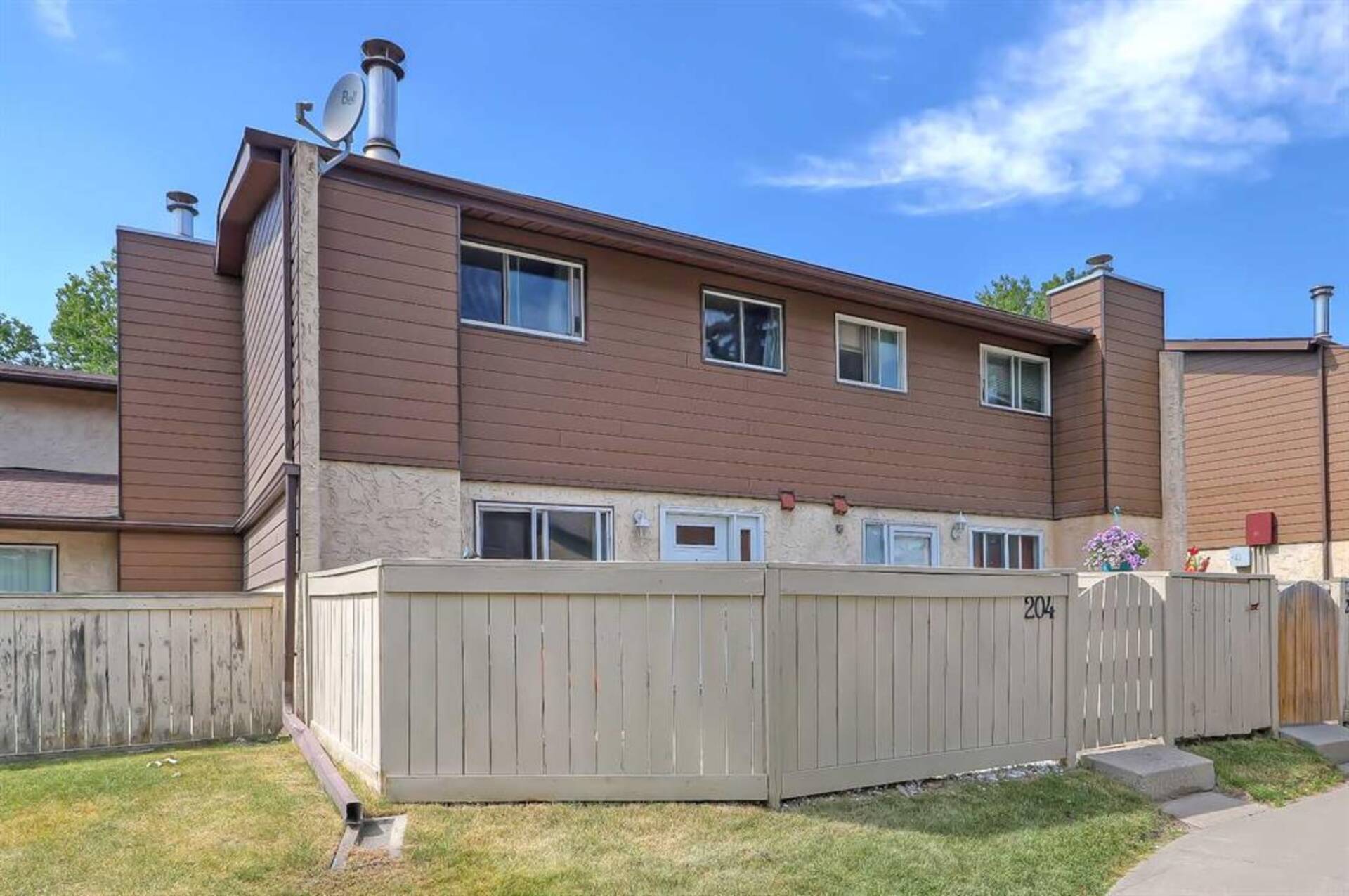 204, 5404 10 Avenue SE Calgary