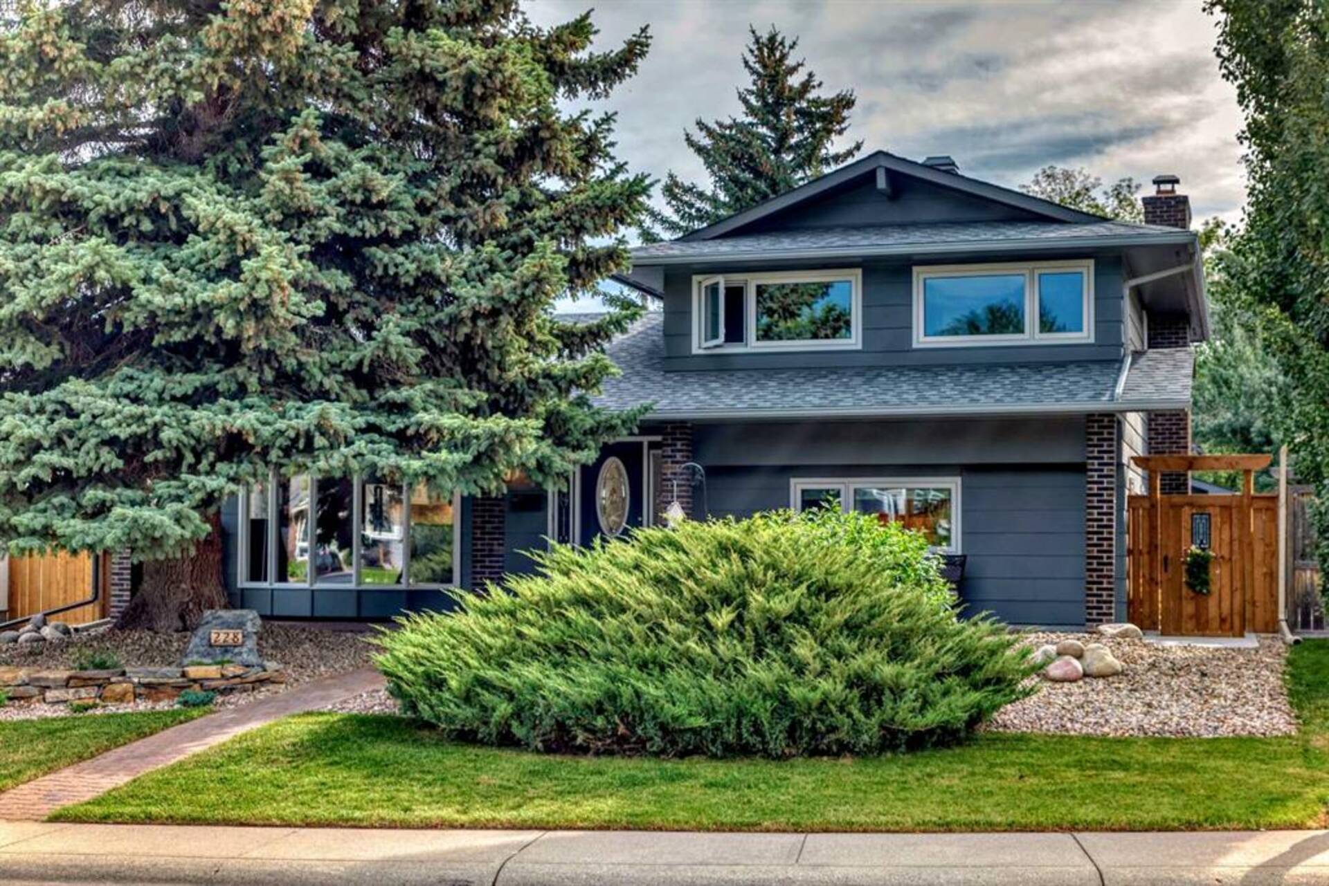 228 Parkwood Place SE Calgary