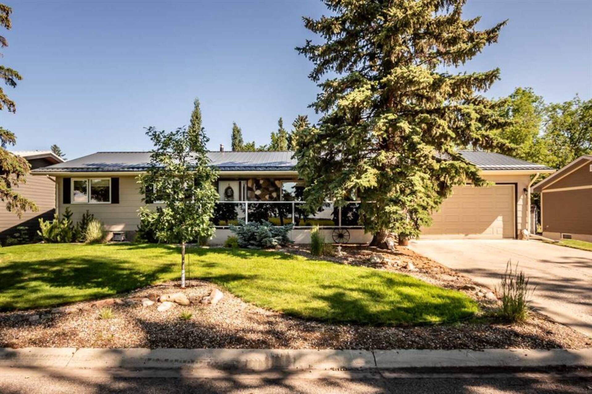 306 12 Avenue SW High River