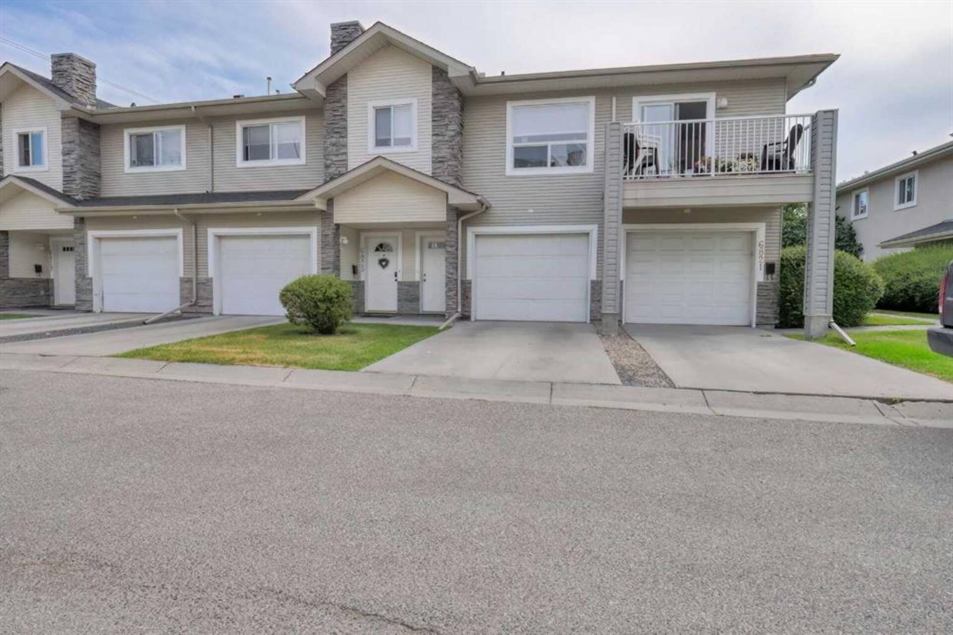 6823 Pinecliff Grove NE Calgary