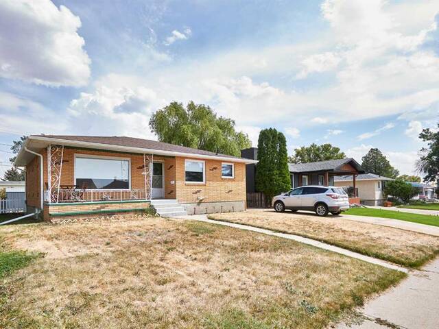 1713 17 Avenue SE Medicine Hat