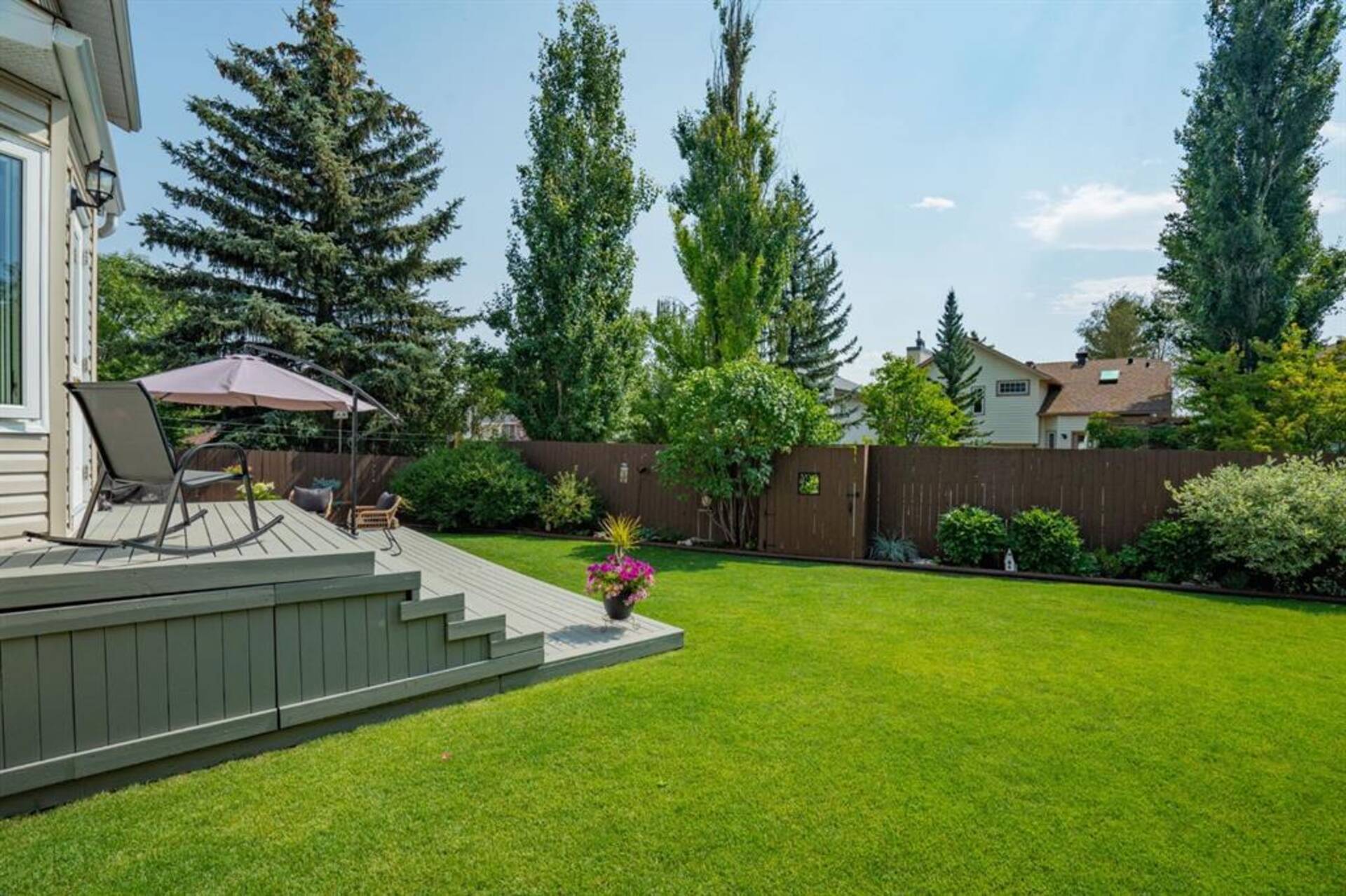 9 Shannon Green SW Calgary