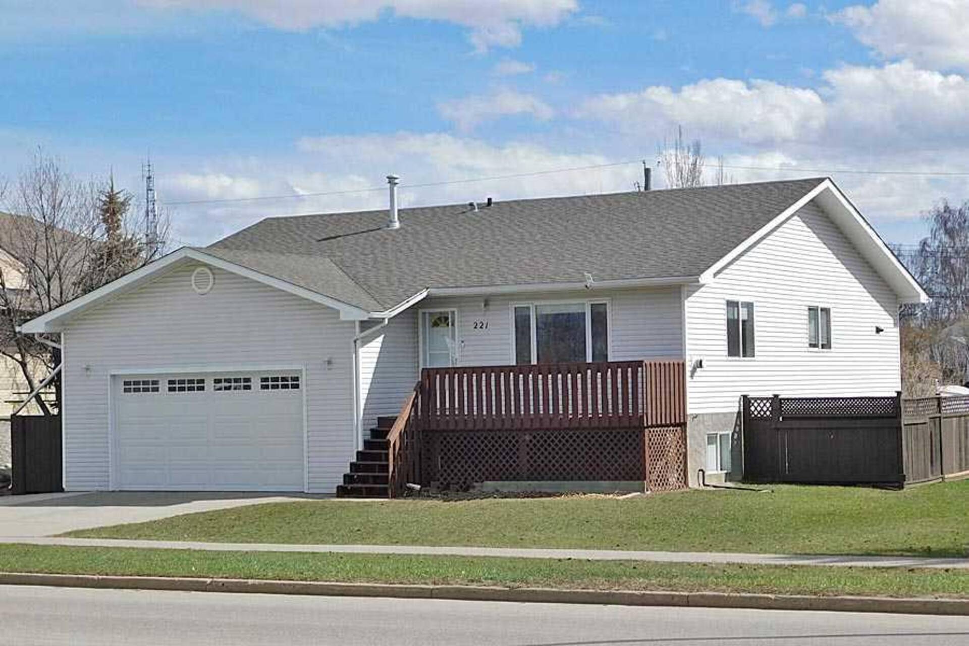 221 49 Avenue W Claresholm