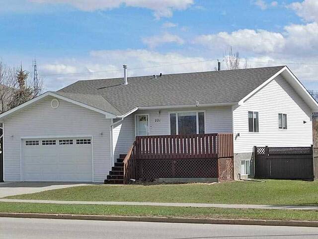 221 49 Avenue W Claresholm