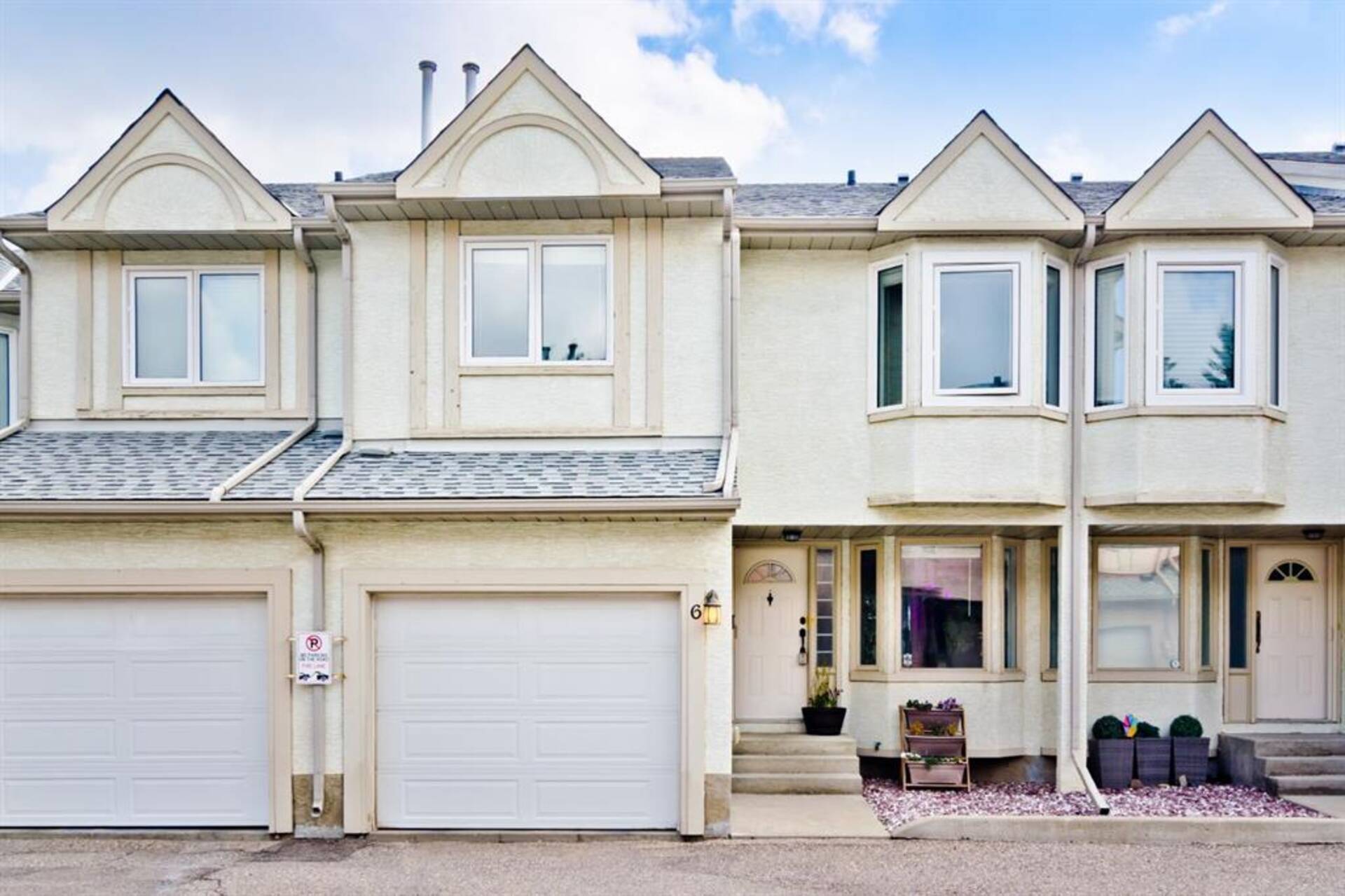 6, 468 Woodbine Boulevard SW Calgary