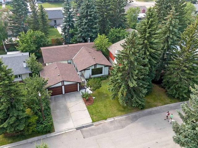 168 Oakcliffe Place SW Calgary