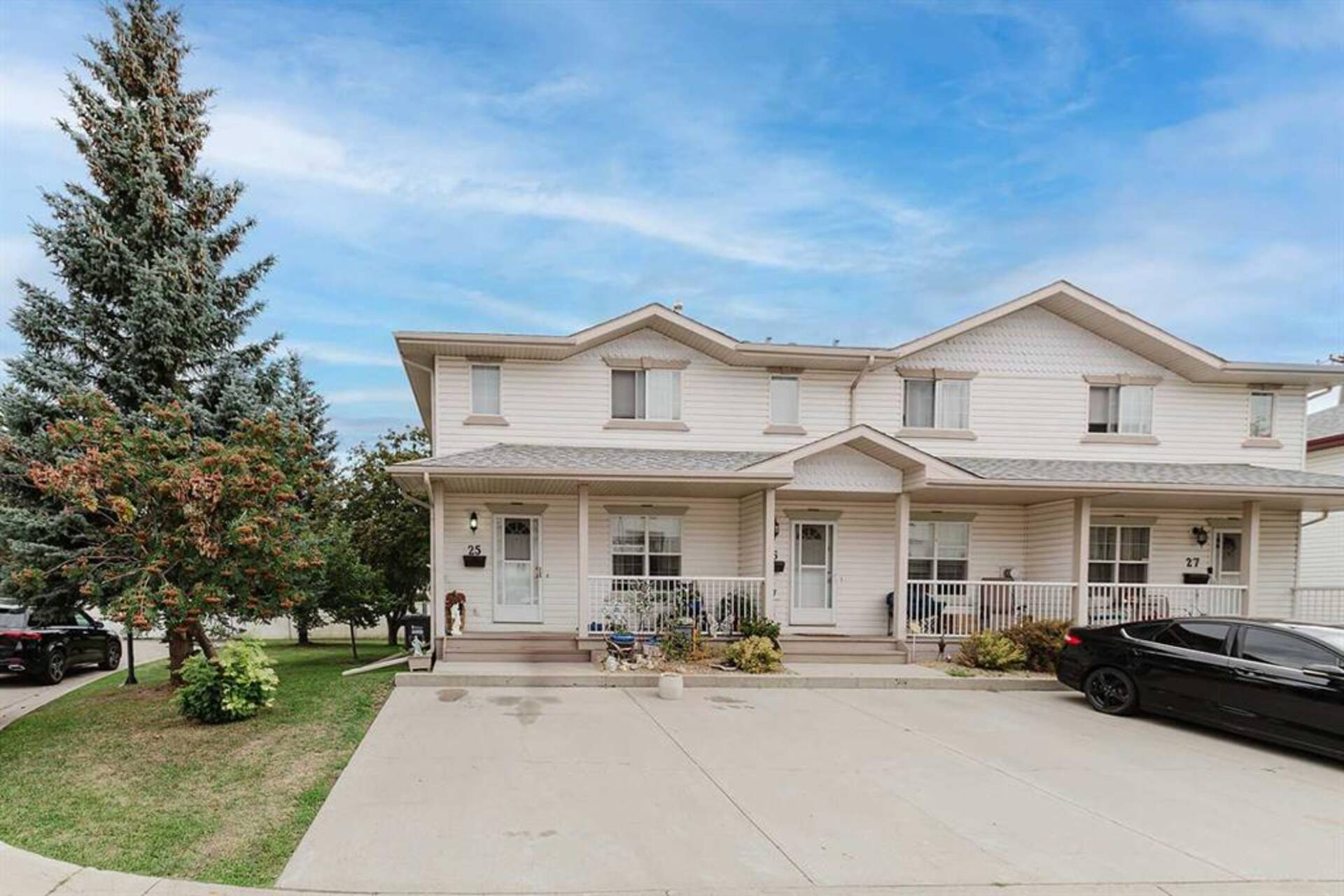 25 Kerry Wood Mews Red Deer