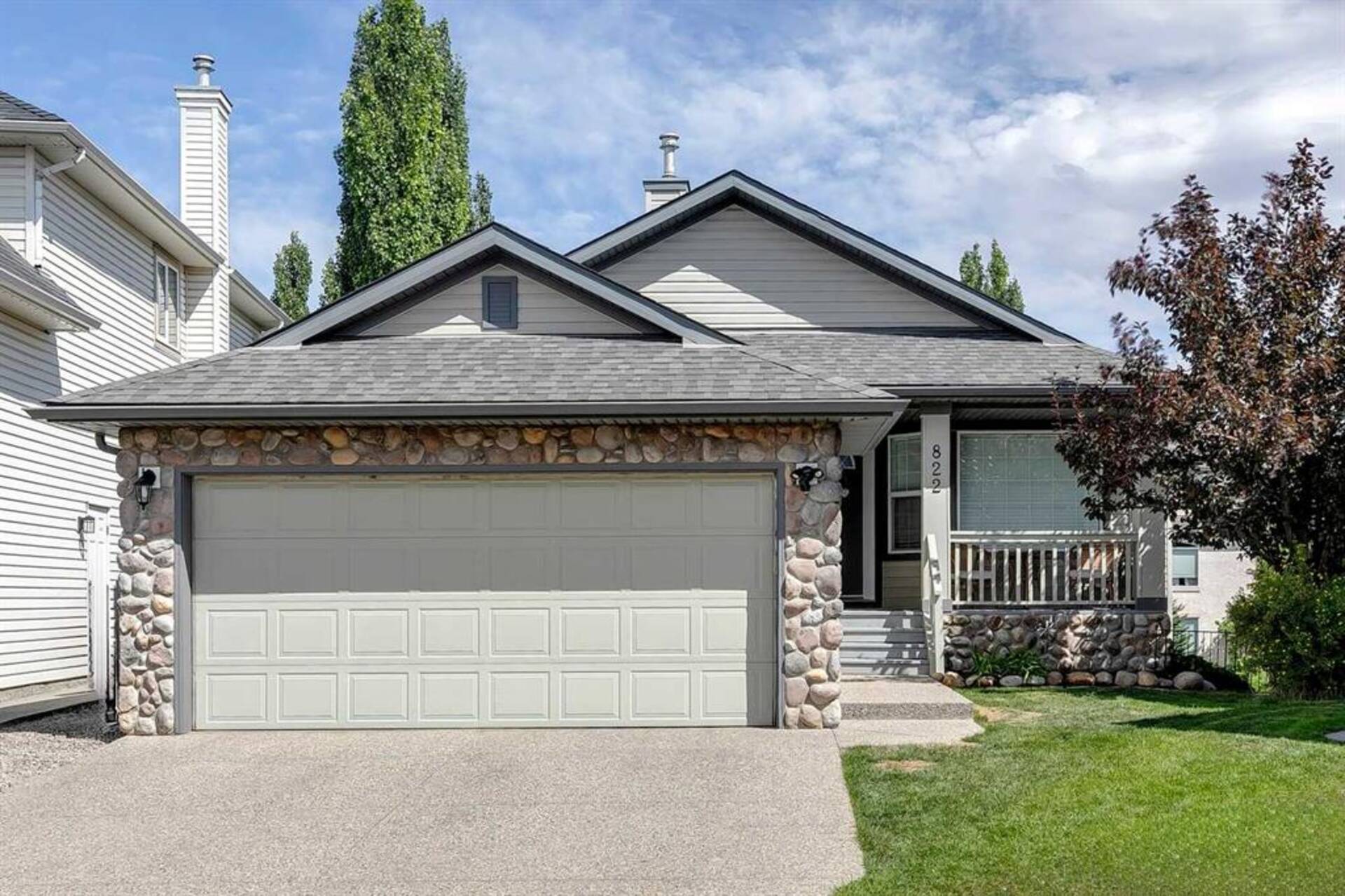 822 Wentworth Place SW Calgary