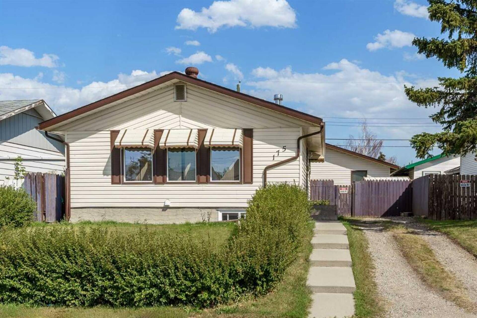 175 Penmeadows Close SE Calgary