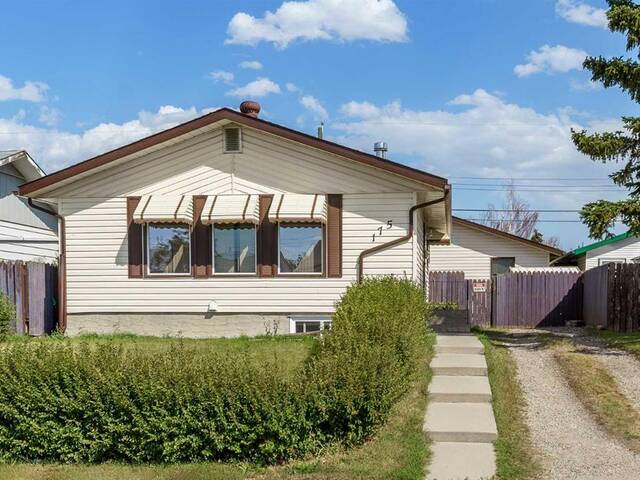 175 Penmeadows Close SE Calgary