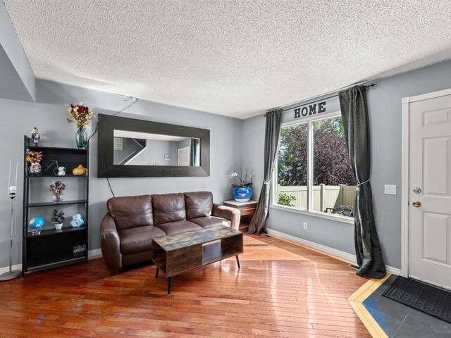 408, 406 Blackthorn Road NE Calgary