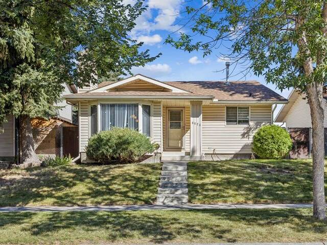 6824 4 Avenue NE Calgary