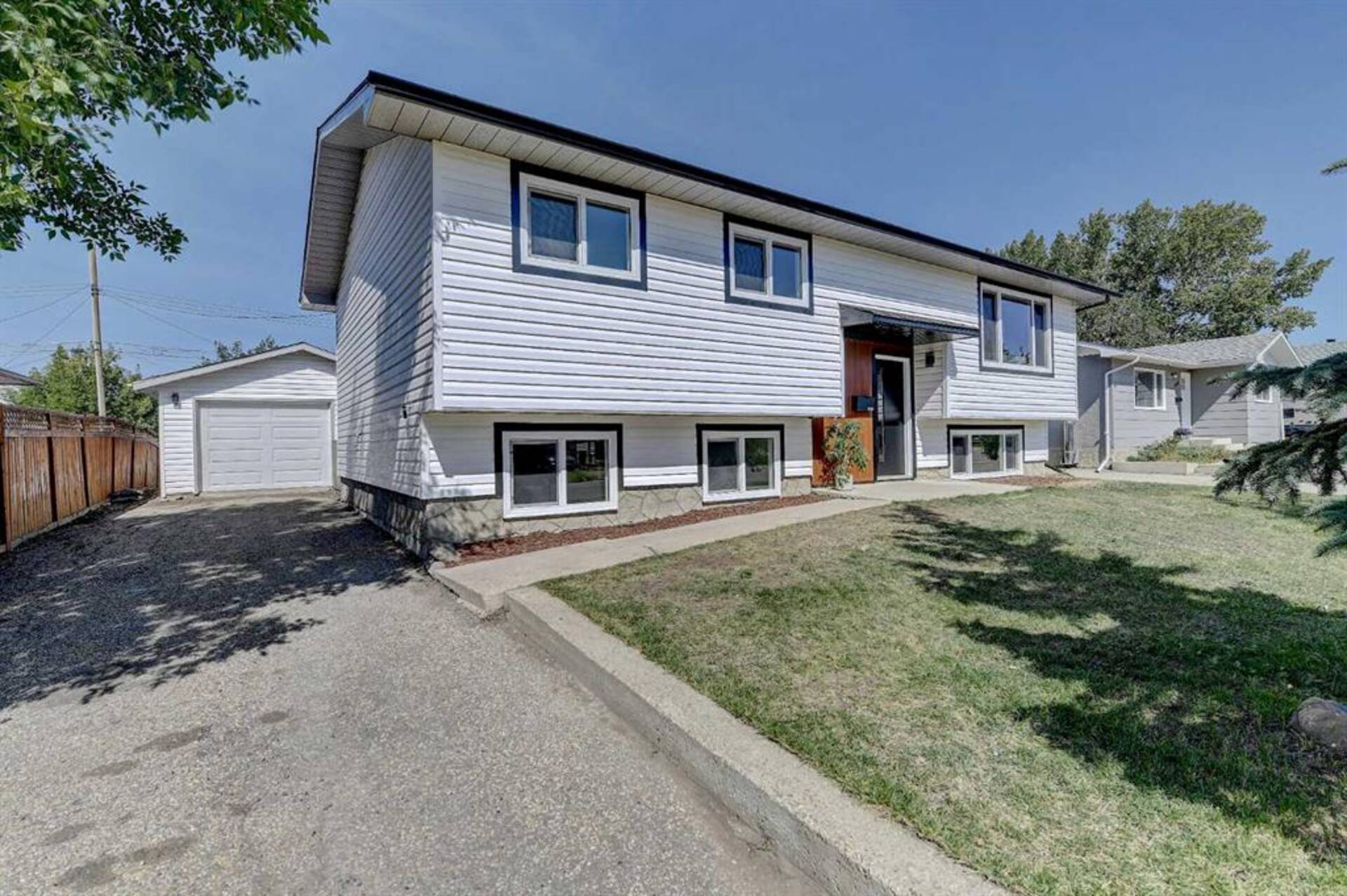 9736 117 Avenue Grande Prairie