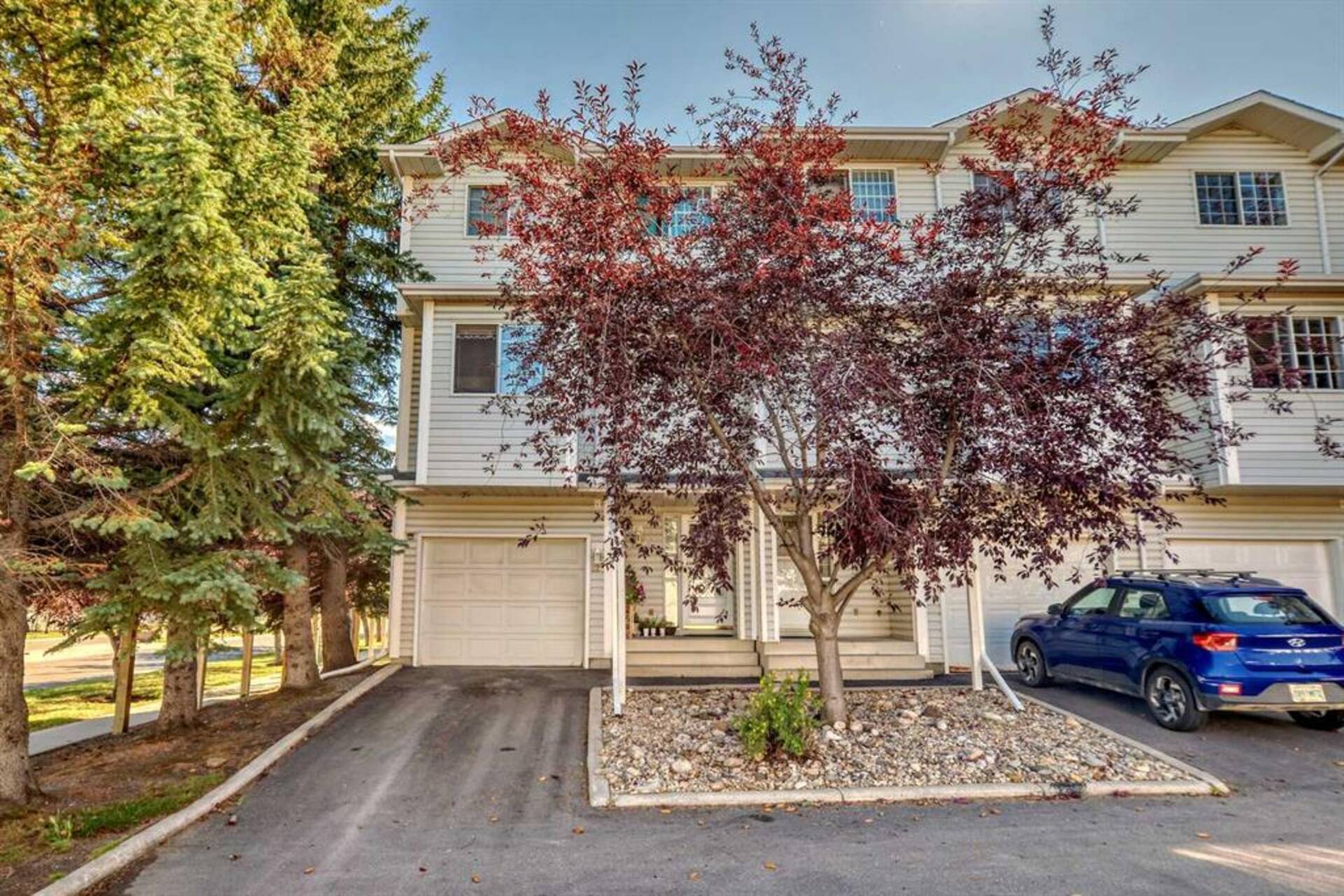 527 Hawkstone Manor NW Calgary