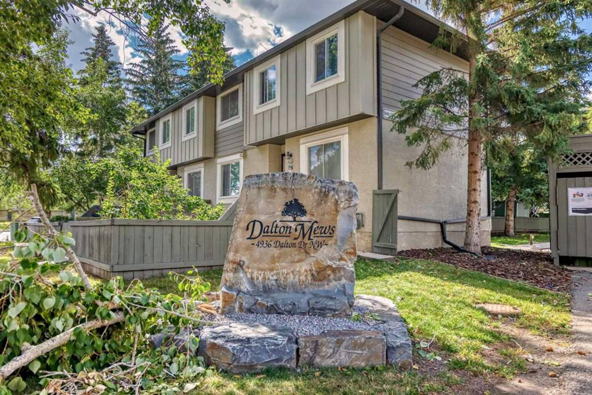 16, 4936 Dalton Drive NW Calgary