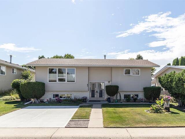 93 Clelland Crescent SE Medicine Hat