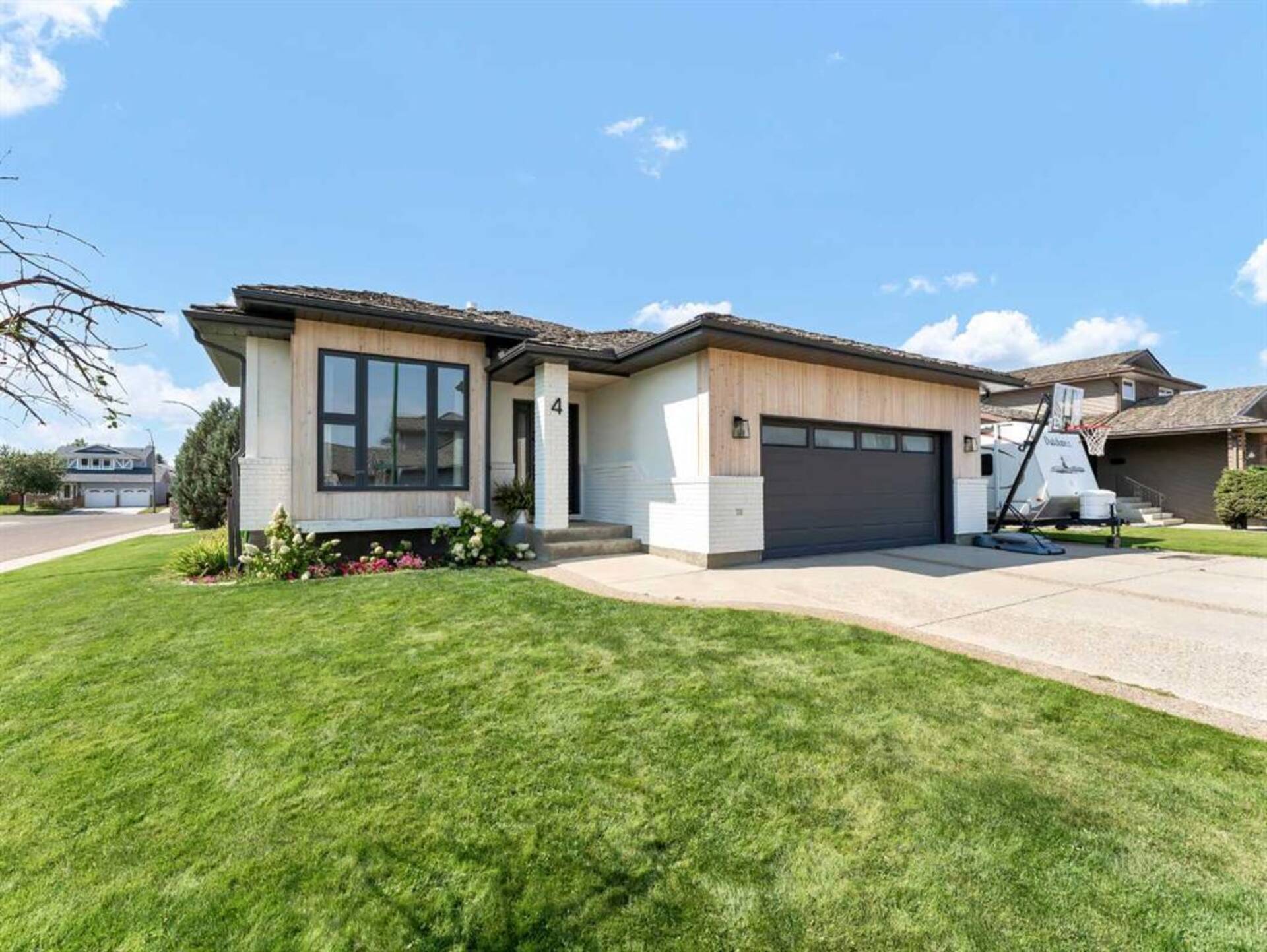 4 Taylor Court  SE Medicine Hat