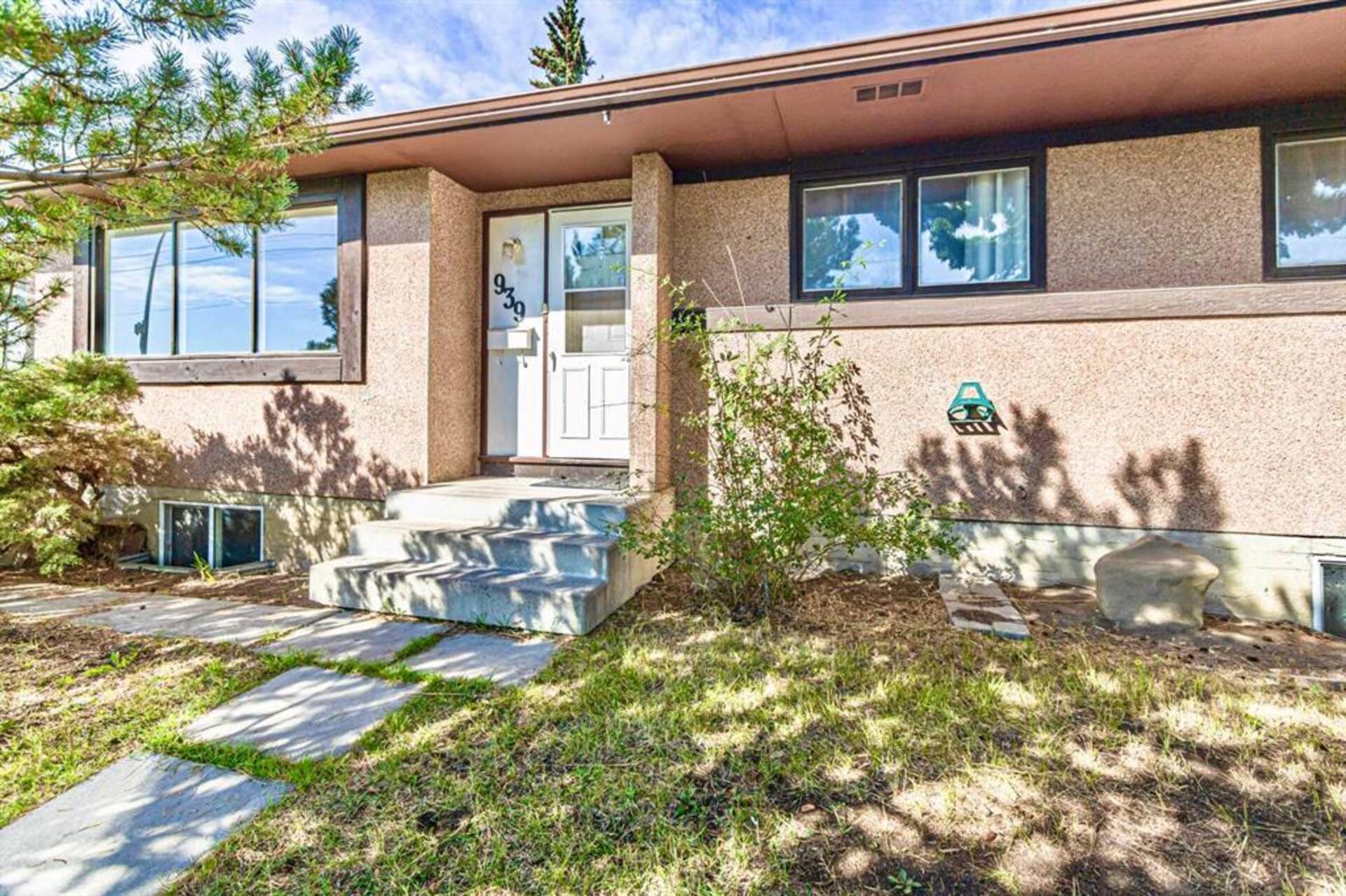 939 Pinecliff Drive NE Calgary