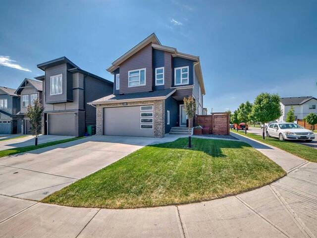 572 Chinook Gate Square SW Airdrie