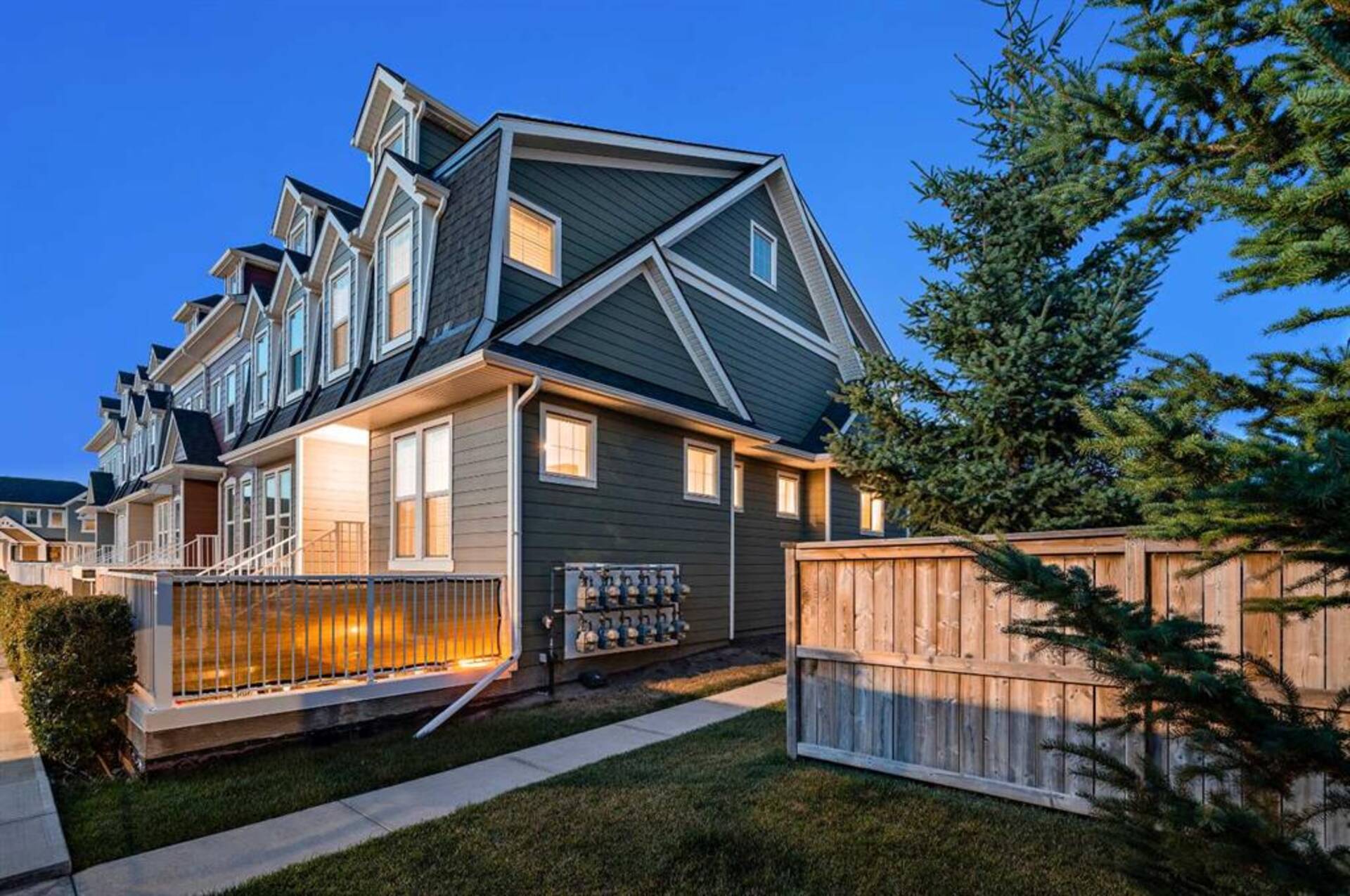 1517, 2400 RAVENSWOOD View Airdrie