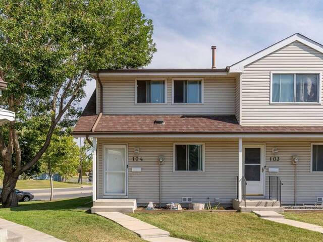 104, 1555 Falconridge Drive NE Calgary