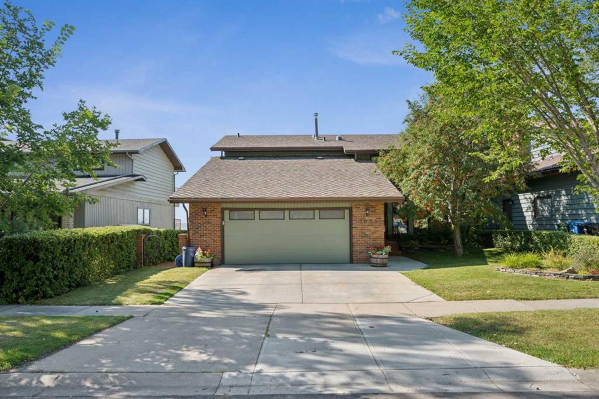 7035 Edgemont Drive NW Calgary